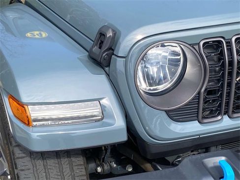 Used 2024 Jeep Wrangler Unlimited image 4