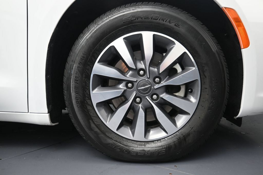 Used 2024 Chrysler Pacifica Limited FWD image 5