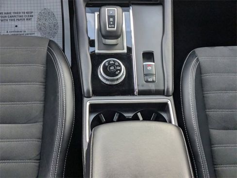 Used 2024 Mitsubishi Outlander FWD image 21