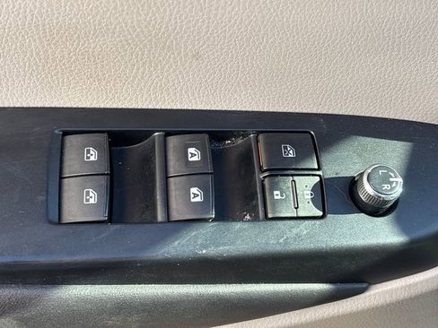 Used 2016 Toyota Highlander XLE image 7