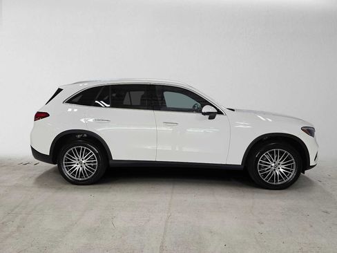 Used 2024 Mercedes-Benz GLC 300 image 2