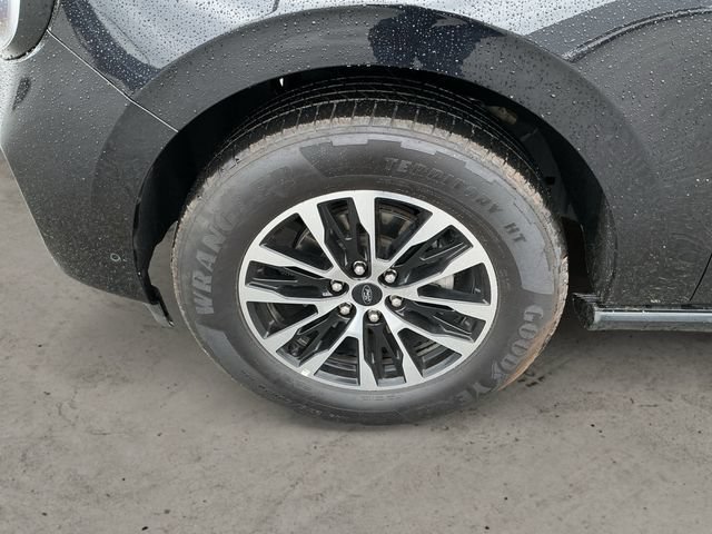Used 2025 Ford Expedition Platinum AWD/4WD image 9