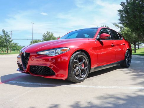 Used 2017 Alfa Romeo Giulia Ti w/ TI 19" Sport Package AWD/4WD image 3
