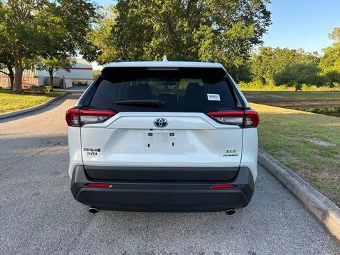Used 2023 Toyota RAV4 XLE Premium image 4