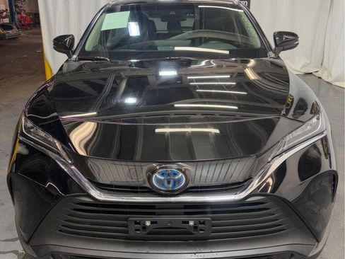 Used 2021 Toyota Venza LE image 2