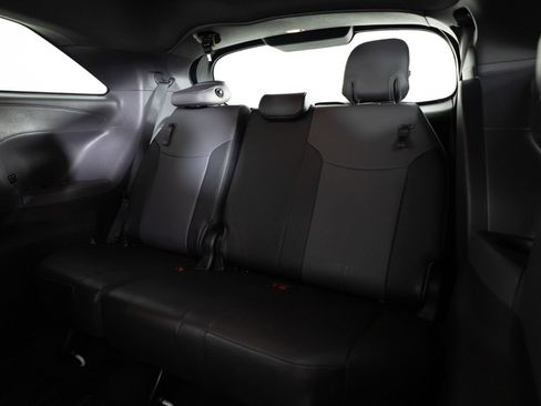 Used 2022 Toyota Sienna XSE AWD/4WD image 20
