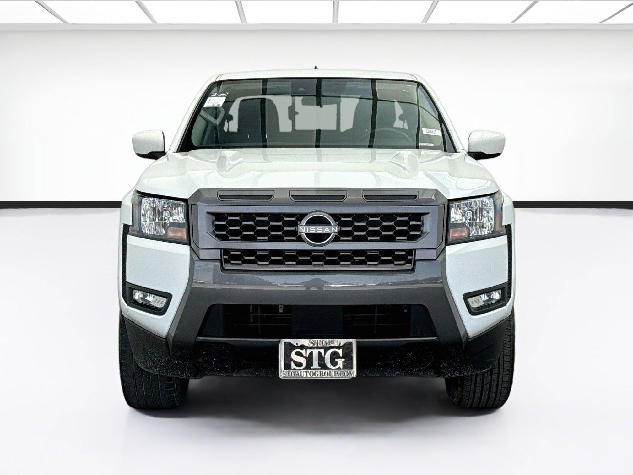 Used 2025 Nissan Frontier SV w/ SV Convenience Package RWD image 2