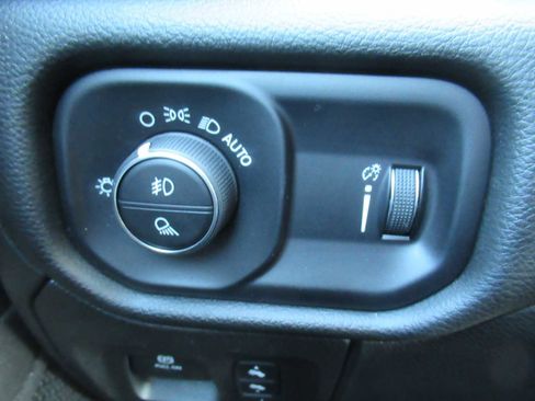 Used 2022 RAM 1500 Big Horn image 29