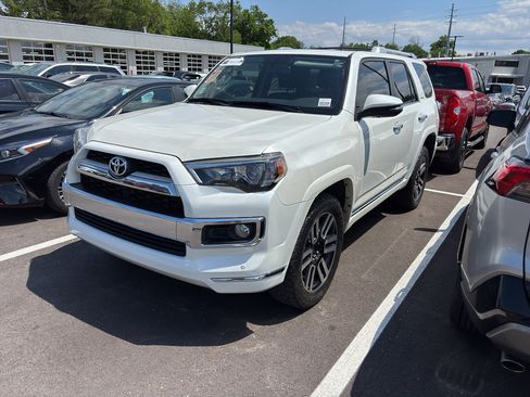 Used 2016 Toyota 4Runner Limited AWD/4WD image 2