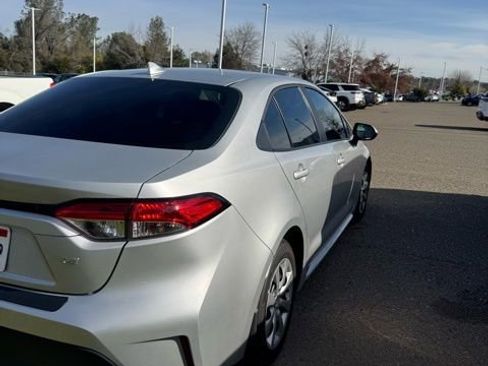 Used 2025 Toyota Corolla LE image 12