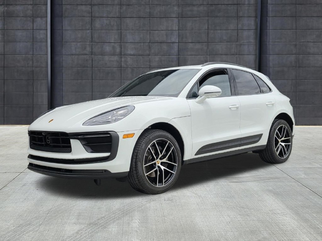 Certified 2026 Porsche Macan AWD/4WD image 1