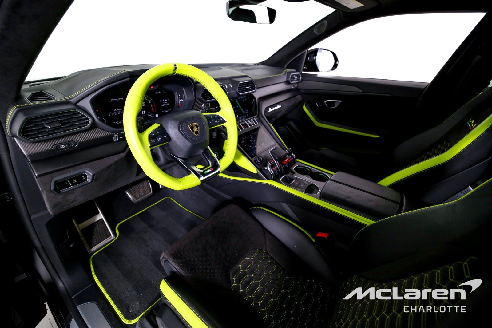 Used 2022 Lamborghini Urus AWD/4WD image 12