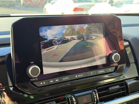 New 2025 Nissan Pathfinder SV image 12