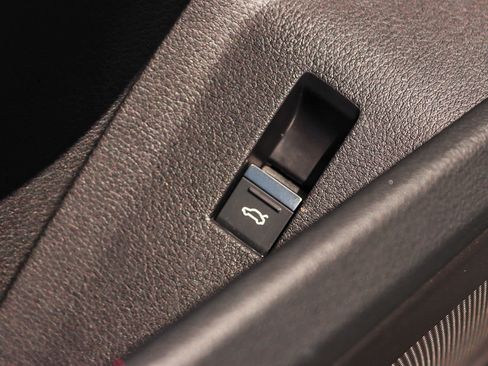 Used 2024 Audi Q8 e-tron Premium AWD/4WD image 28