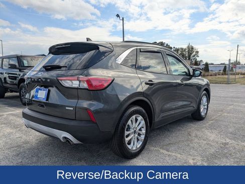 Certified 2020 Ford Escape SE image 4