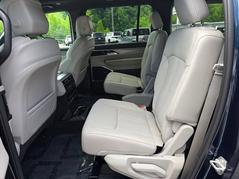 New 2026 Jeep Grand Wagoneer Limited AWD/4WD image 10