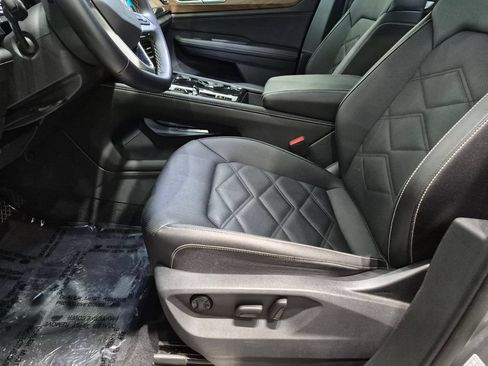 Used 2025 Volkswagen Atlas SE FWD image 19