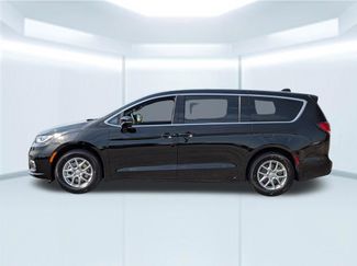 New 2026 Chrysler Pacifica Select FWD video 2
