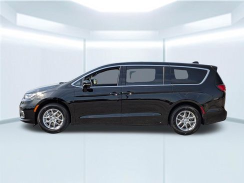 New 2026 Chrysler Pacifica Select FWD image 2