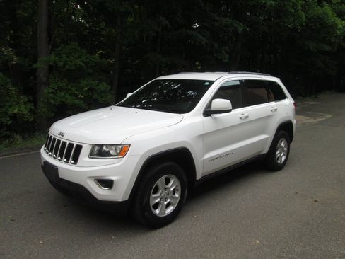 Used 2016 Jeep Grand Cherokee Laredo w/ Quick Order Package 23E AWD/4WD image 2