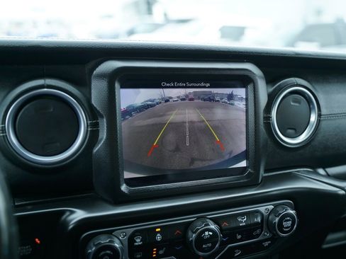 Used 2018 Jeep Wrangler Unlimited Sahara w/ Dual Top Group image 15