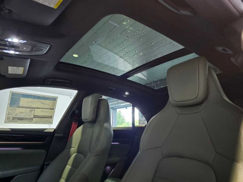 New 2025 Porsche Macan Electric image 24