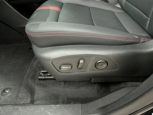 Used 2024 Chevrolet Traverse RS image 19