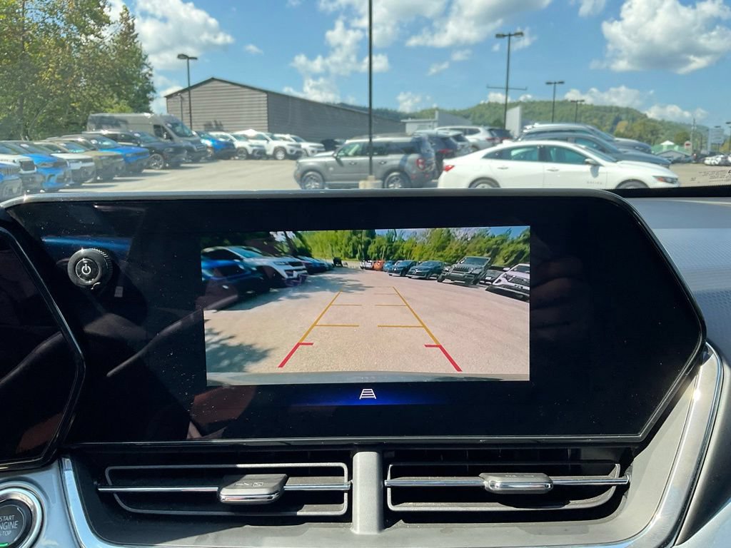 Used 2025 Chevrolet Trax LT w/ LT Convenience Package FWD image 18