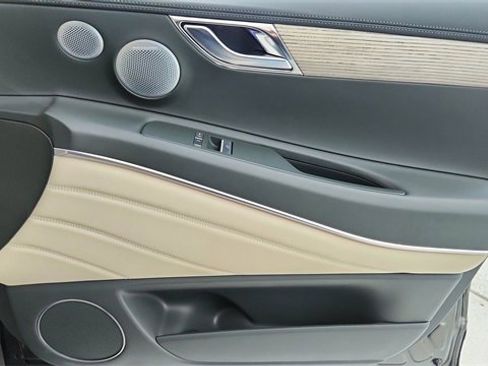 Used 2025 Genesis GV80 3.5T Prestige image 25