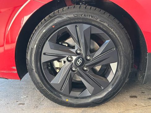 Used 2022 Hyundai Elantra SEL image 9