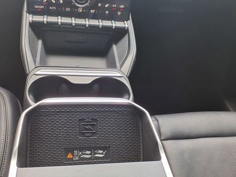 Used 2025 GMC Terrain Elevation w/ Elevation Premium Package image 29