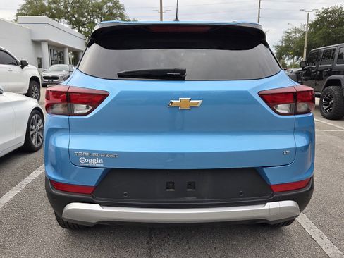 Used 2025 Chevrolet TrailBlazer LT w/ LT Cold Weather Package FWD image 3