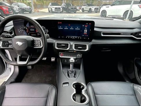 Used 2025 Ford Mustang Premium image 18