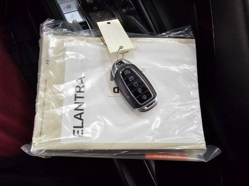 Used 2023 Hyundai Elantra SEL w/ Convenience Package FWD image 24