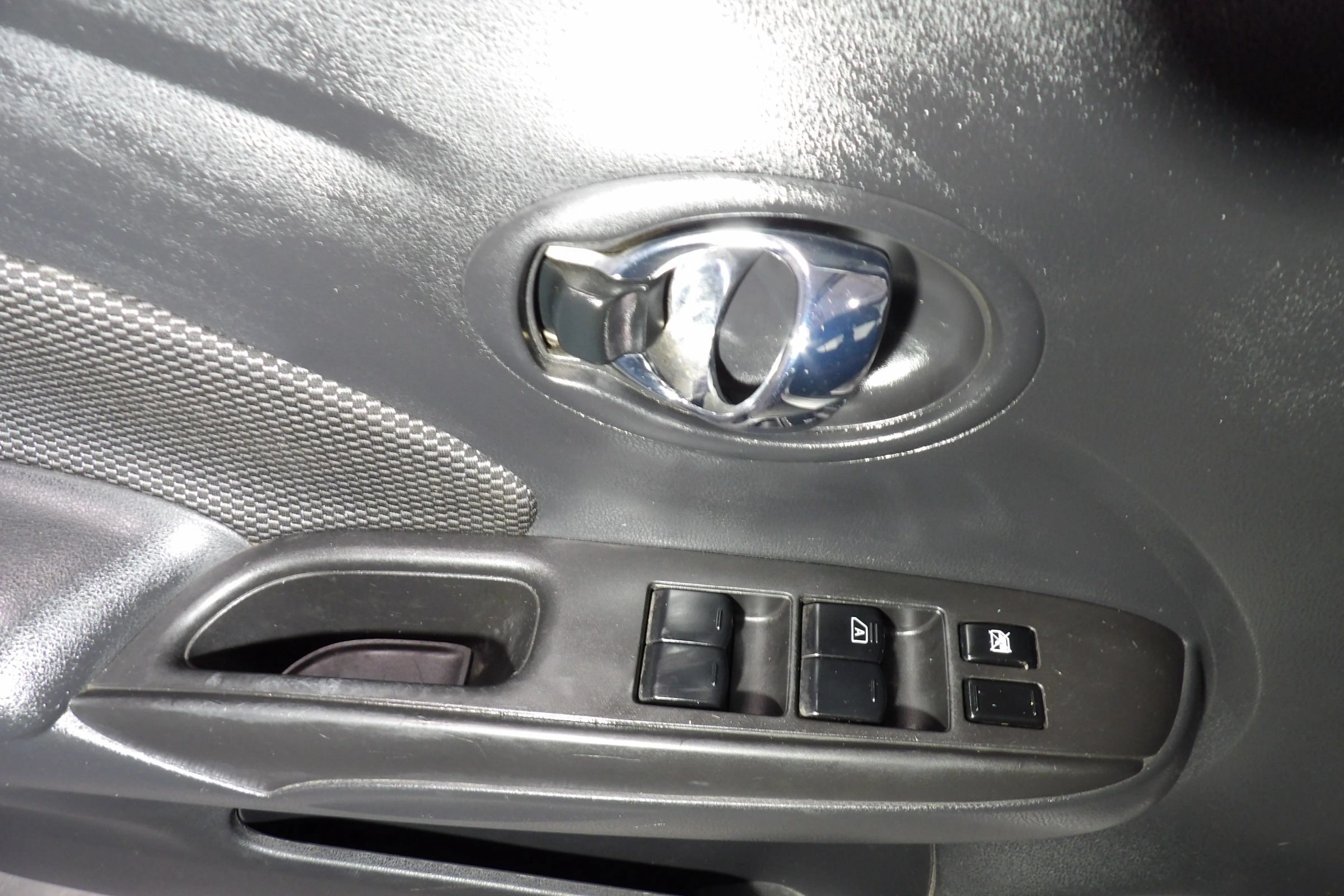 Used 2019 Nissan Versa SV FWD image 8