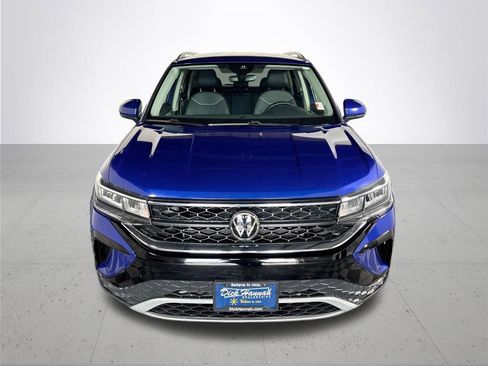 Used 2023 Volkswagen Taos SE w/ Black Wheel Package FWD image 3