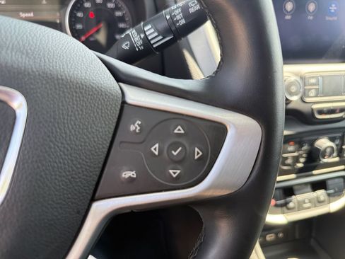 Used 2024 GMC Terrain SLT AWD/4WD image 16