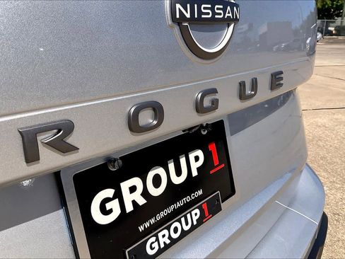 Used 2024 Nissan Rogue S image 10