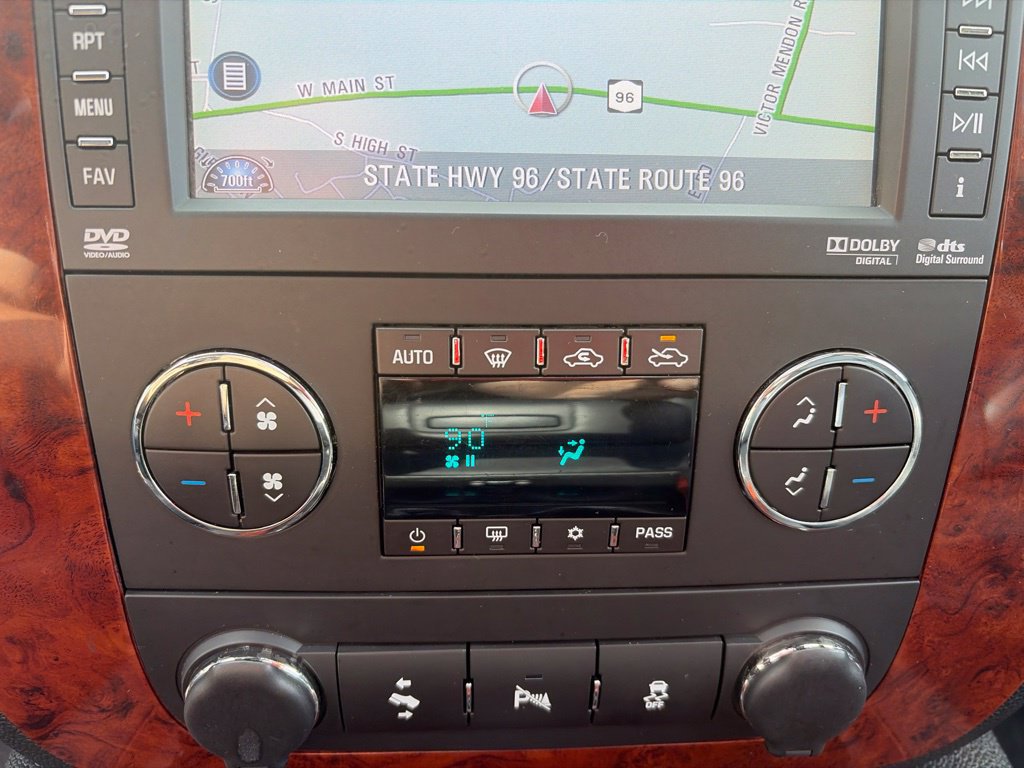 Used 2013 Chevrolet Avalanche LTZ AWD/4WD image 35
