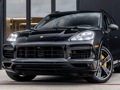 Certified 2022 Porsche Cayenne Turbo S image 7