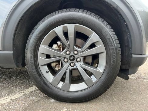 Used 2023 Ford Explorer XLT w/ Equipment Group 202A AWD/4WD image 13