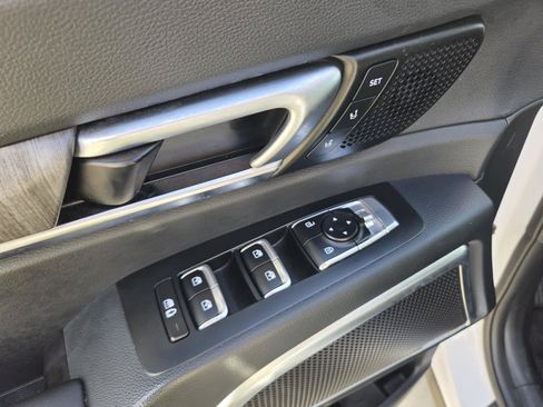 Used 2025 Kia Telluride SX w/ SX Captain's Chair Package FWD image 17
