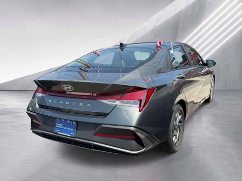 Certified 2024 Hyundai Elantra SEL FWD image 7