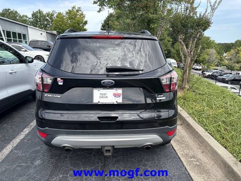 Used 2017 Ford Escape SE w/ Equipment Group 201A FWD image 2