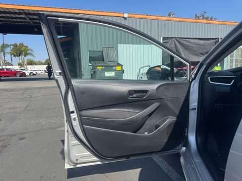 Used 2025 Toyota Corolla LE FWD image 18