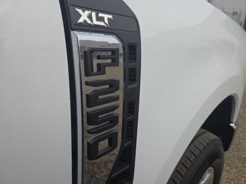 Used 2024 Ford F250 XLT w/ FX4 Off-Road Package image 4