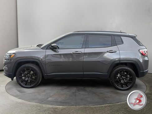 Used 2023 Jeep Compass Altitude w/ Convenience Group image 4