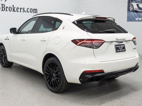 Used 2022 Maserati Levante GT AWD/4WD image 39