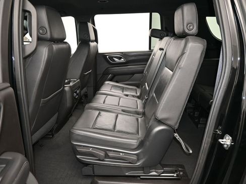 Used 2021 Chevrolet Suburban LT image 35