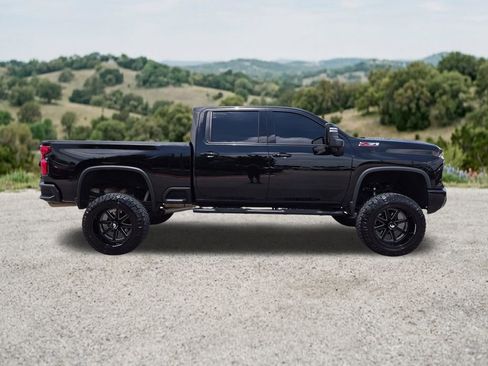 Used 2024 Chevrolet Silverado 2500 LT AWD/4WD image 12